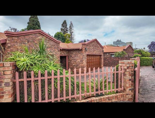 4 BEDROOM HOUSE FOR SALE IN FLORIDA HILLS